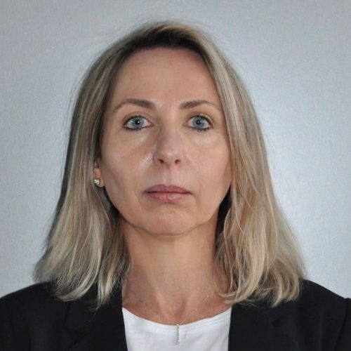 Portrait de Célyne PEYRISSAGUET, contact recrutement chez IRON